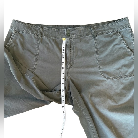 Chaps, Khaki Capri Pants, Plus Size 20W - Picture 4 of 8